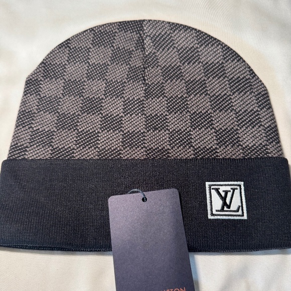 LV Beanie ( Checker Box Logo ) - Picture 1 of 4